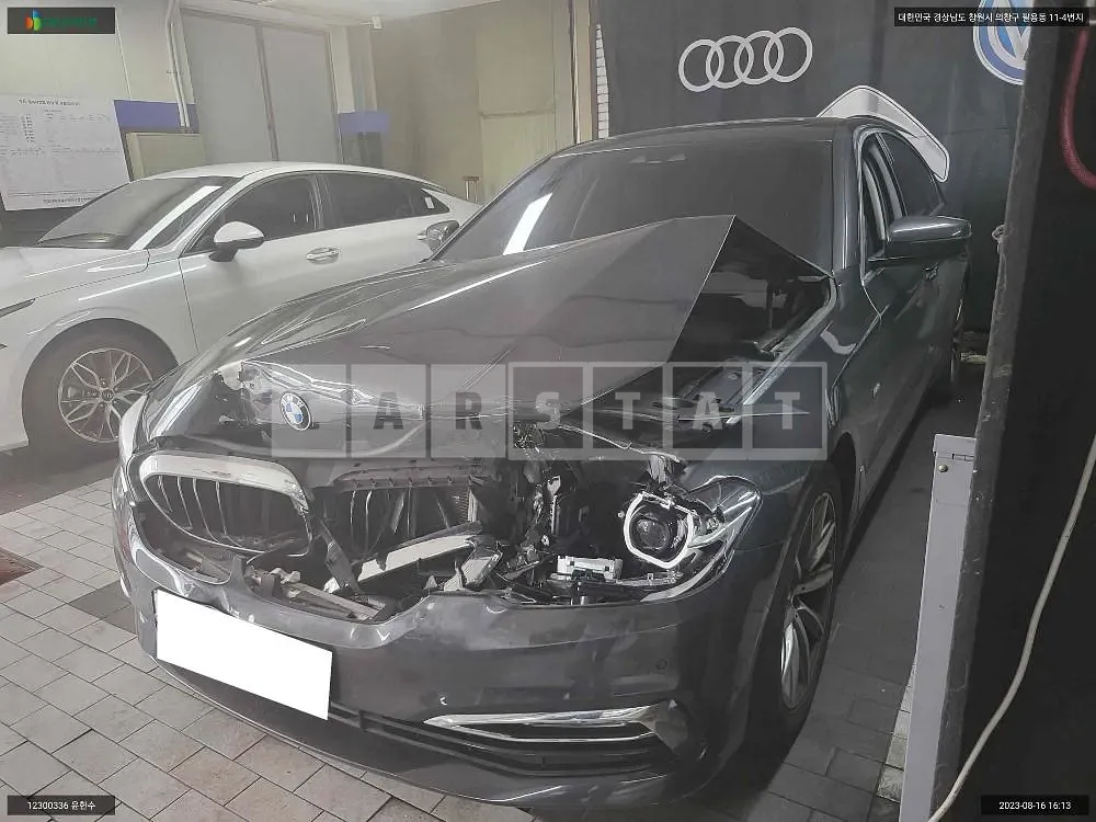 Photo 2 of 8: 2018 BMW 520i, VIN WBAJK710XJBP71011 — Korean insurance auction