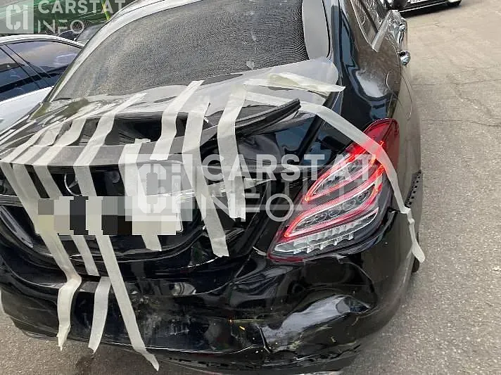 Photo 2 of 12: 2018 Mercedes-Benz C200, VIN WDDWF4CB5JF657149 — Korean insurance auction