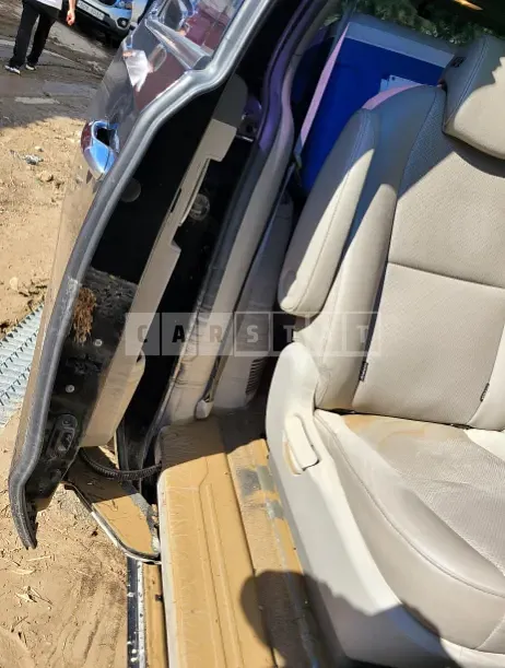 Photo 2 of 12: 2015 Kia Carnival, VIN KNAMC81ABFS078743 — Korean insurance auction