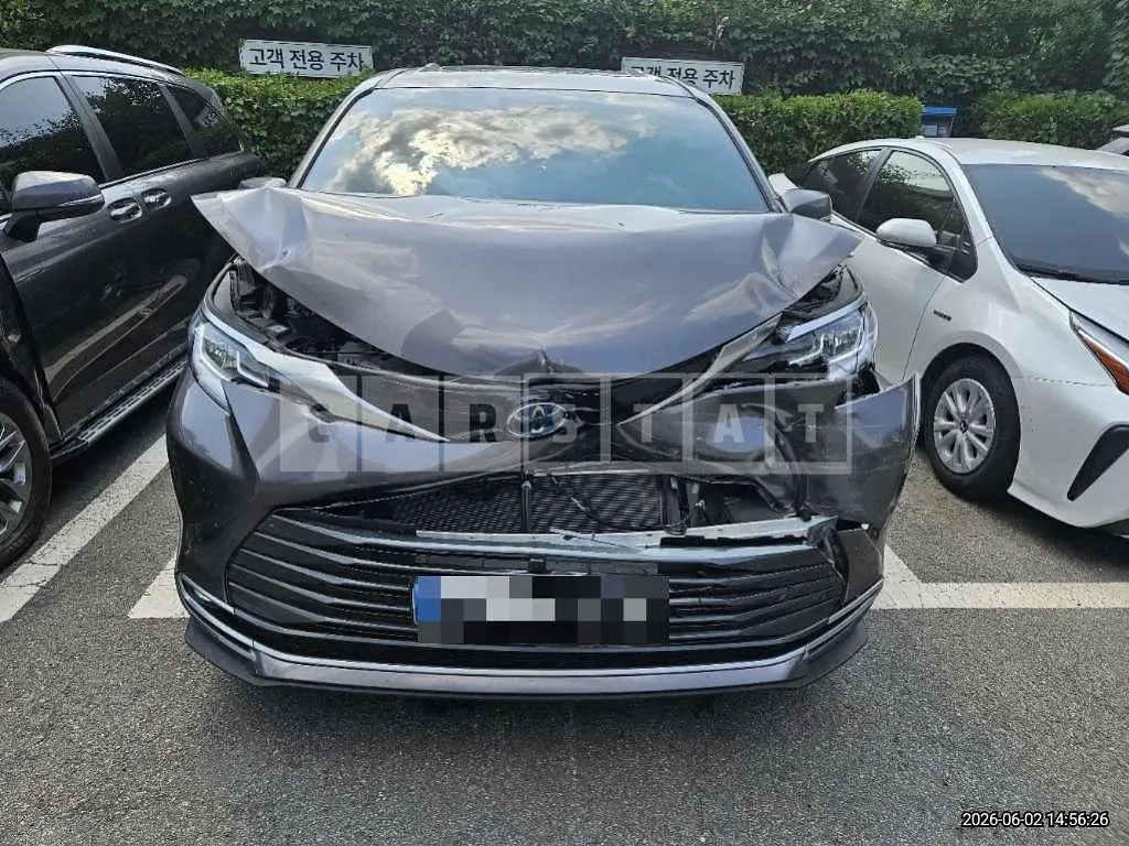 Photo 2 of 8: 2024 Toyota Siena Hybrid AWD — Korean insurance auction