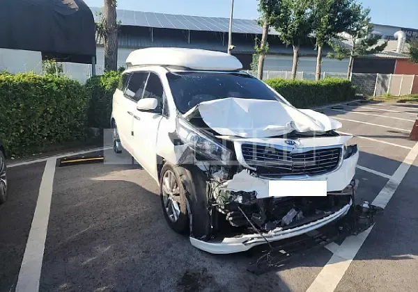 Photo 2 of 15: 2018 Kia Carnival High Limousine, VIN KNAME81ABJS418652 — Korean insurance auction