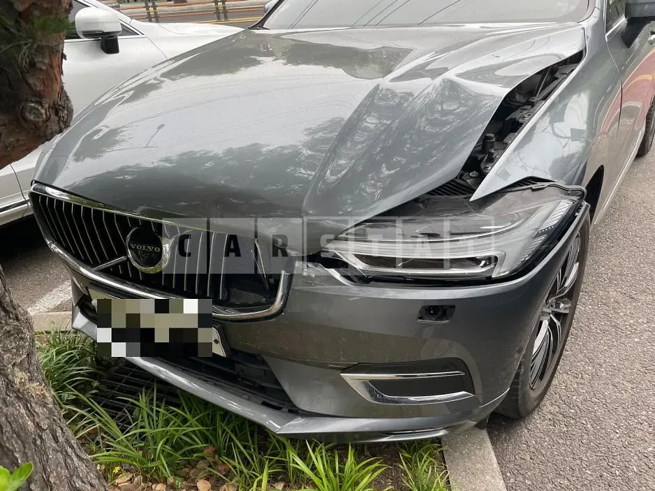 Photo 2 of 8: 2018 Volvo XC60D4 AWD — Korean insurance auction