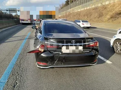 Photo 1 of 9: 2018 Lexus ES300h, VIN JTHB21B15K2011502 — Korean insurance auction