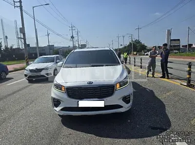Photo 1 of 11: 2019 Kia Carnival — Korean insurance auction