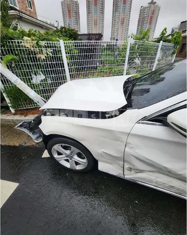 Photo 2 of 10: 2017 Mercedes-Benz E220d — Korean insurance auction