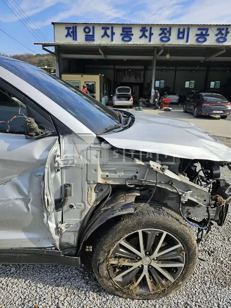 Photo 2 of 18: 2016 Hyundai Tucson, VIN KMHJ3815GGU086988 — Korean insurance auction