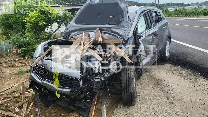 Photo 2 of 28: 2017 Kia Sportage, VIN KNAPM813BJK329939 — Korean insurance auction
