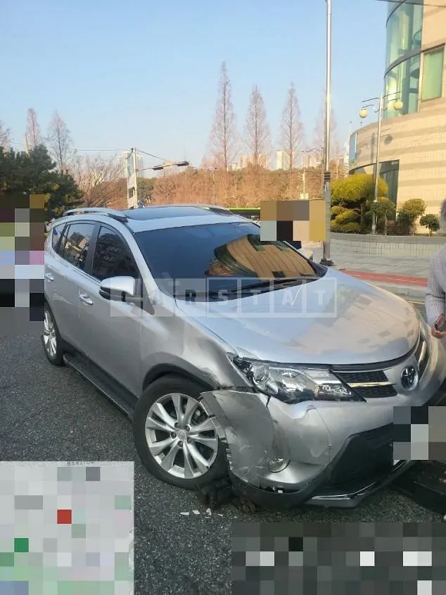 Photo 2 of 5: 2014 Toyota RAV4 4WD — Korean insurance auction