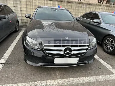 Photo 1 of 30: 2018 Mercedes-Benz E300 4Matic, VIN WDDZF4KB8JA376734 — Korean insurance auction