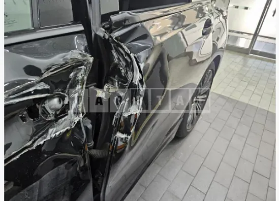Photo 2 of 14: 2022 BMW 320i — Korean insurance auction