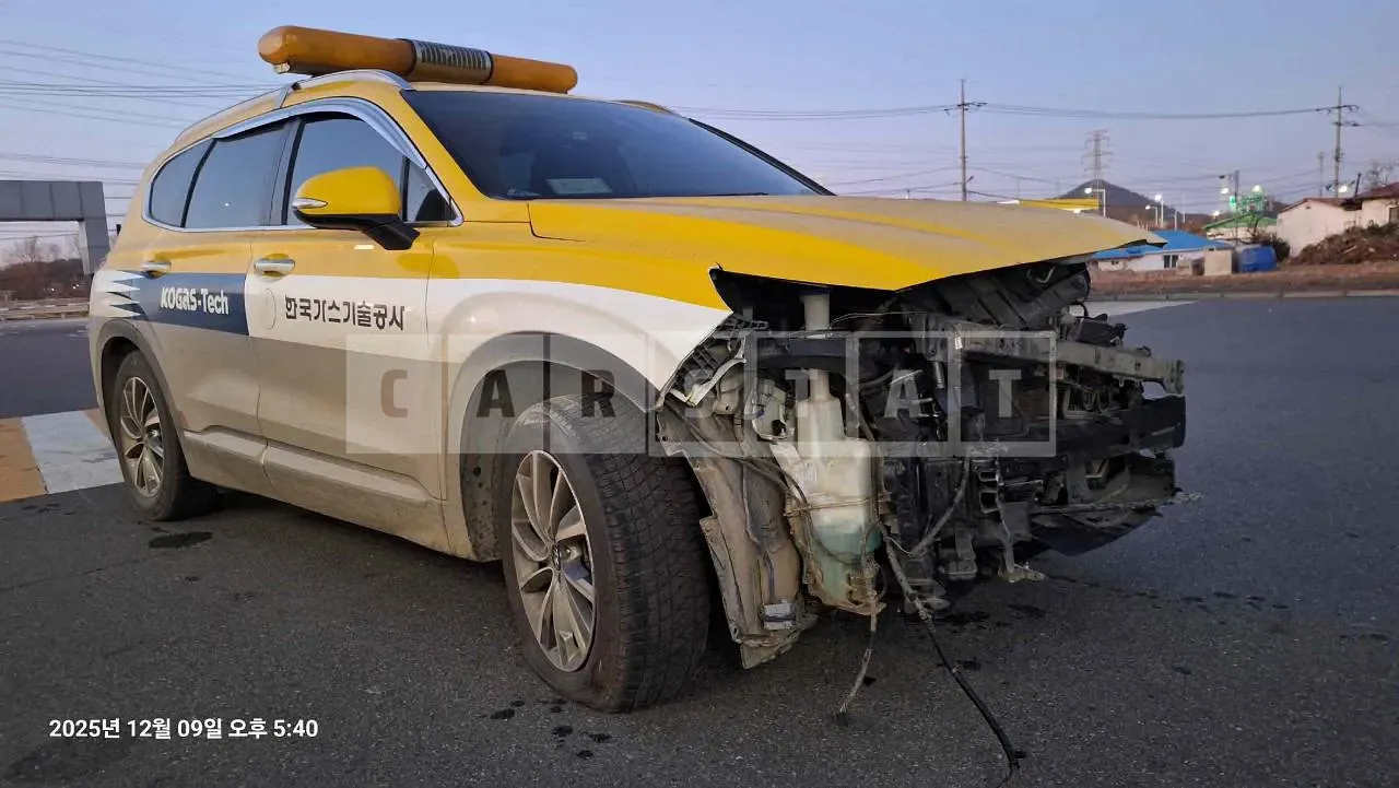 Photo 2 of 11: 2020 Hyundai Santa Fe, VIN KMHS281CDLU303874 — Korean insurance auction