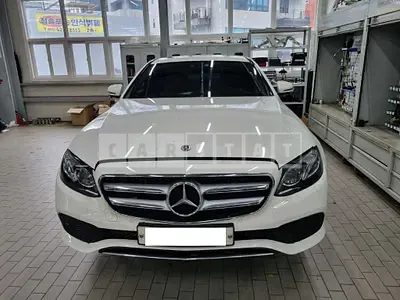 Photo 1 of 24: 2019 Mercedes-Benz E 300 4Matic, VIN WDDZF4KB0KA535232 — Korean insurance auction