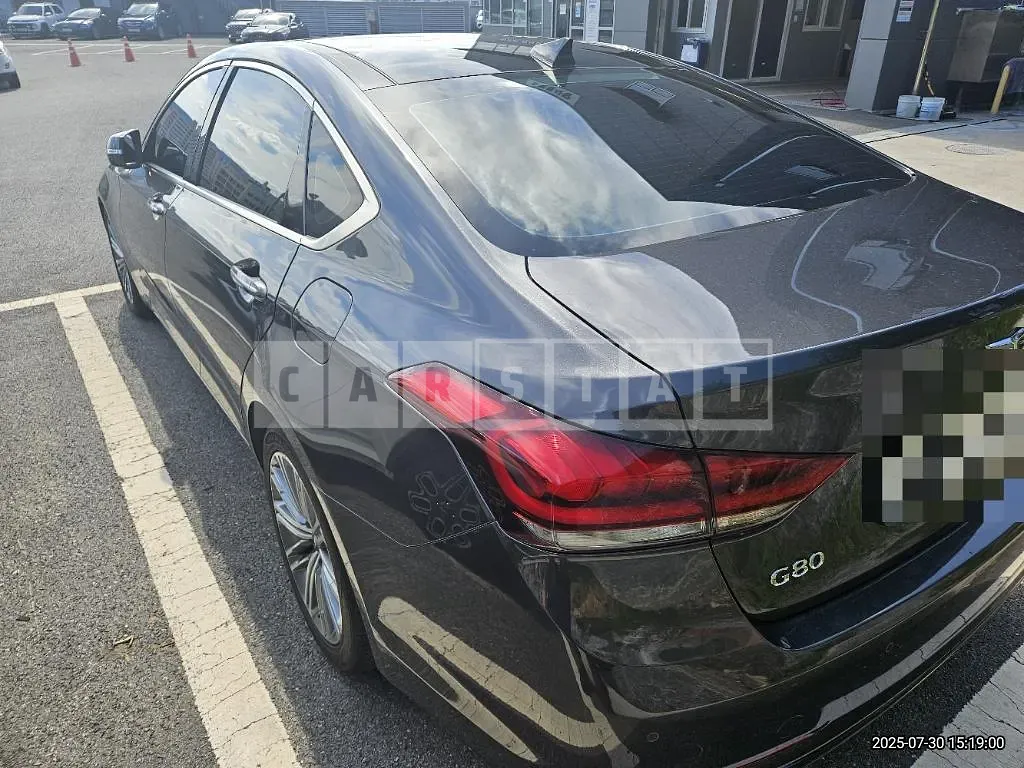 Photo 2 of 35: 2017 Genesis G80 3.3 — Korean insurance auction