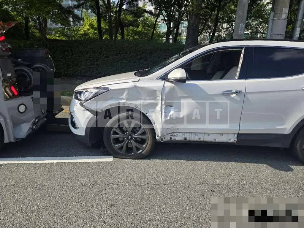 Photo 2 of 12: 2015 Hyundai Santa Fe DM — Korean insurance auction