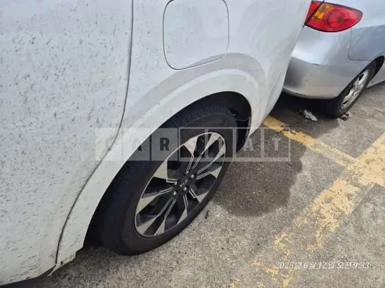 Photo 2 of 15: 2021 Kia Carnival — Korean insurance auction