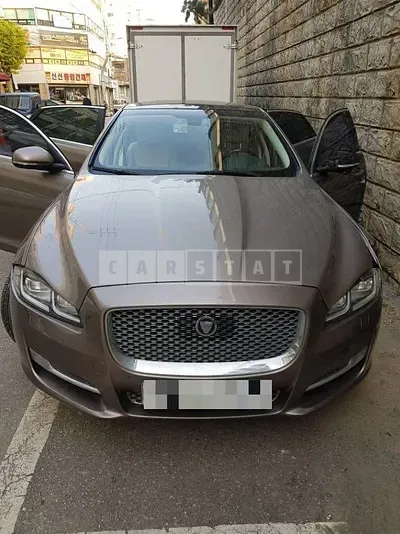 Photo 1 of 30: 2017 Jaguar XJ 3.0d — Korean insurance auction