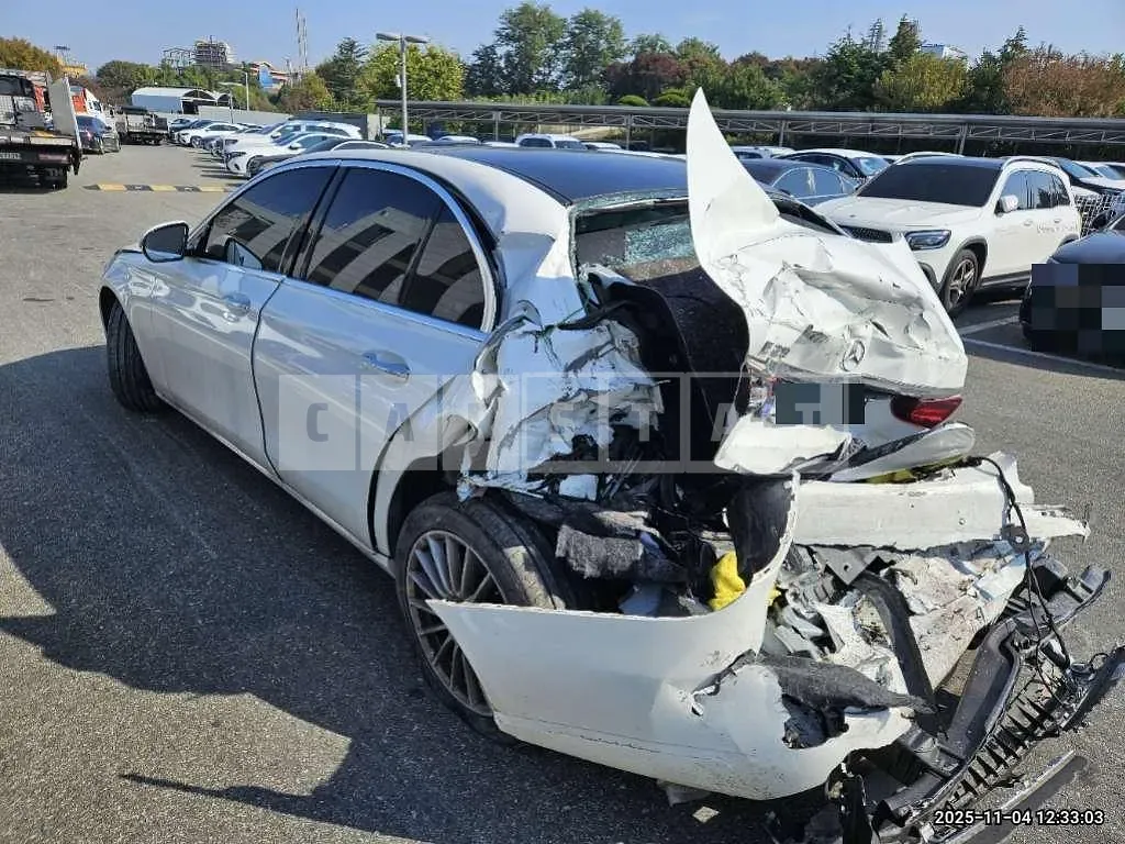 Photo 2 of 13: 2023 Mercedes-Benz E250 — Korean insurance auction