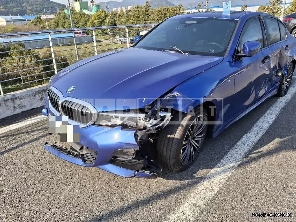 Photo 2 of 9: 2020 BMW 320d — Korean insurance auction