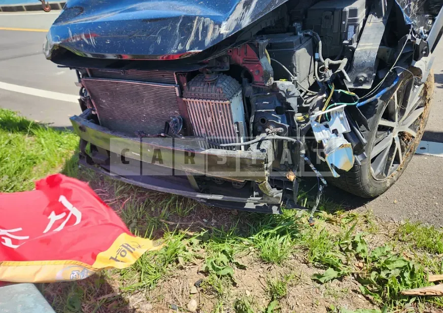 Photo 2 of 8: 2017 Hyundai Tucson, VIN KMHJ281ABHU326018 — Korean insurance auction