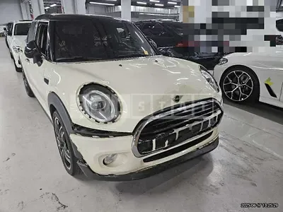Photo 1 of 17: 2019 MINI Cooper Five-Door — Korean insurance auction