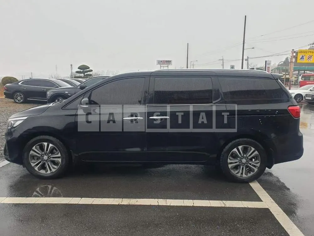 Photo 2 of 8: 2018 Kia Carnival, VIN KNAMB81ABKS449183 — Korean insurance auction
