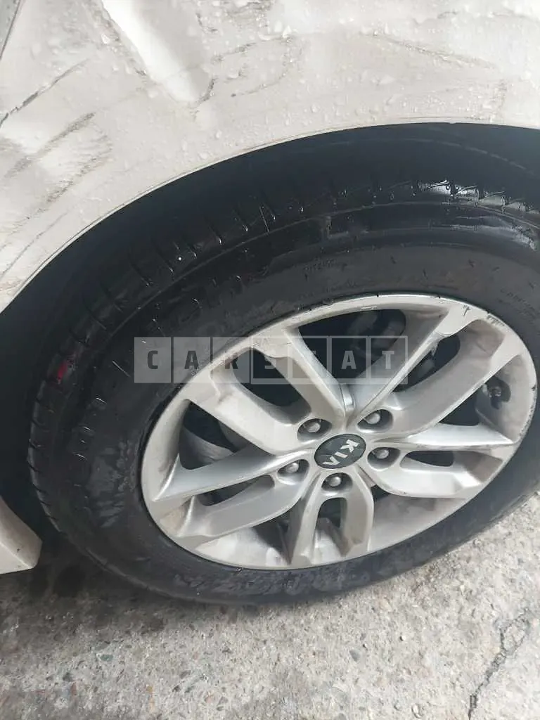 Photo 2 of 9: 2015 Kia K5, VIN KNAGL419BFA580604 — Korean insurance auction