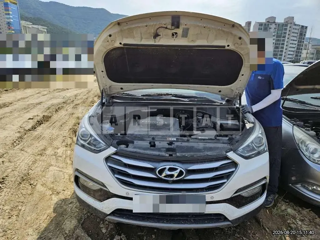 Photo 2 of 9: 2016 Hyundai Santa Fe DM — Korean insurance auction