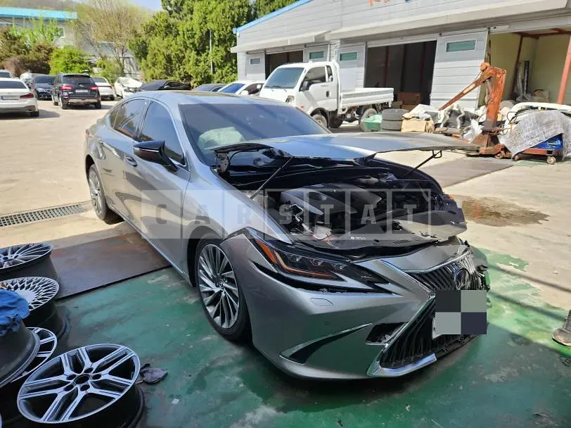 Photo 2 of 5: 2019 Lexus ES300h — Korean insurance auction