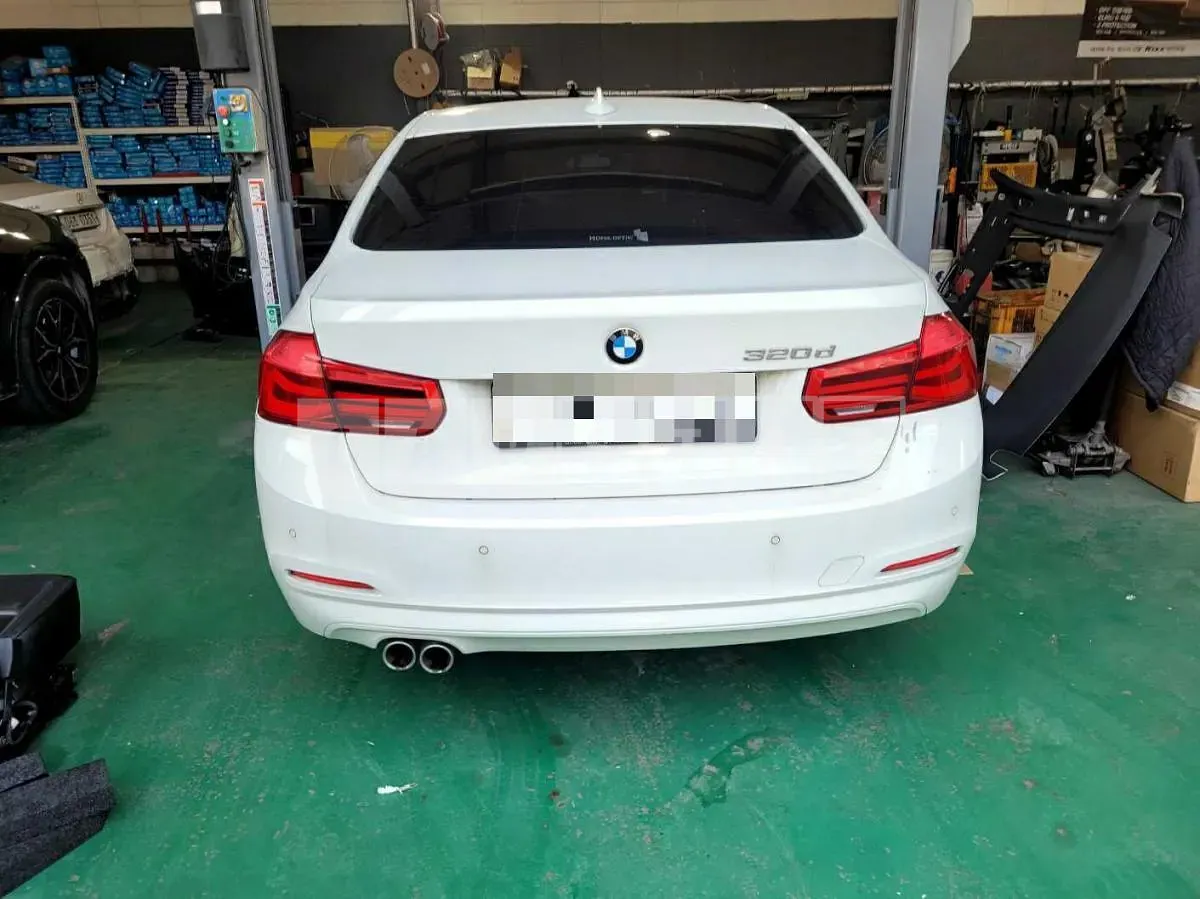 Photo 2 of 23: 2017 BMW 320d — Korean insurance auction