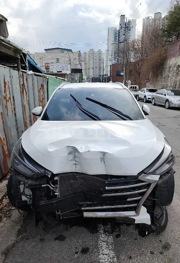 Photo 2 of 21: 2018 Hyundai Tucson TL, VIN KMHJ581ABKU868617 — Korean insurance auction