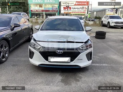 Photo 1 of 15: 2016 Hyundai Ionic Hybrid, VIN KMHC051CGGU002740 — Korean insurance auction