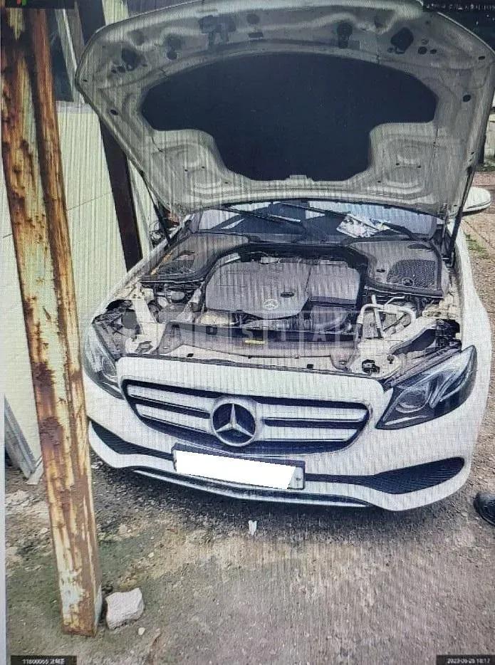 Photo 2 of 37: 2017 Mercedes-Benz E220d, VIN WDDZF0EB7HA174871 — Korean insurance auction