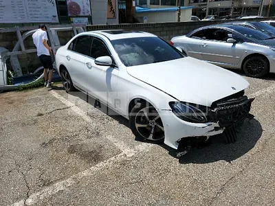 Photo 1 of 7: 2020 Mercedes-Benz E 250, VIN WDDZF4FB8LA704179 — Korean insurance auction