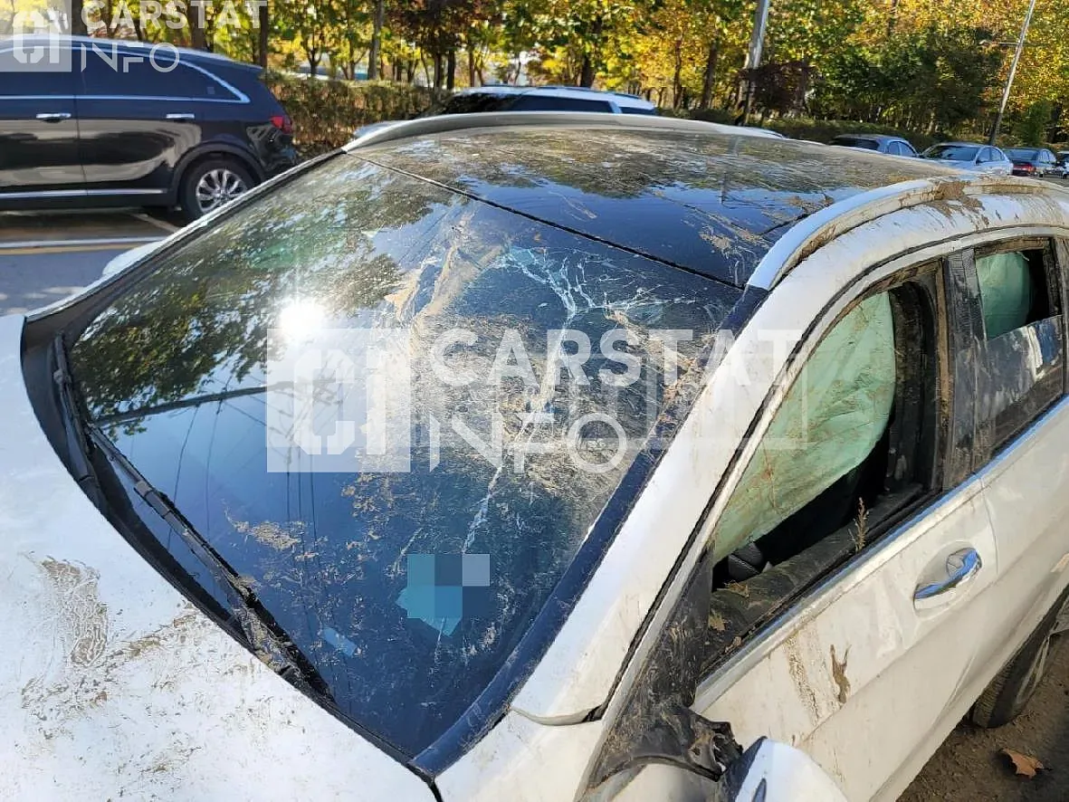 Photo 2 of 16: 2018 Mercedes-Benz GLC220d 4Matic, VIN WDC0G0FB8JF403883 — Korean insurance auction