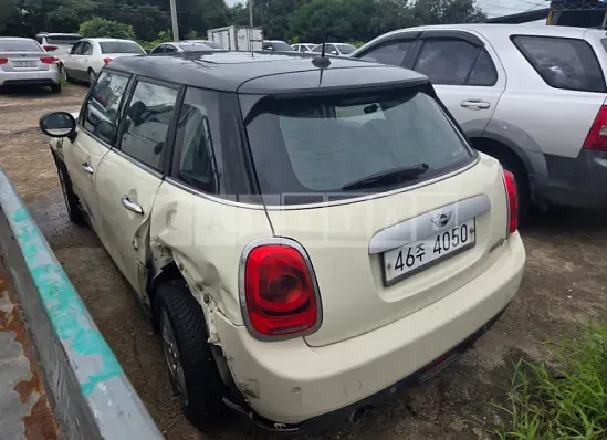 Photo 2 of 5: 2015 MINI Cooper D Five-Door — Korean insurance auction