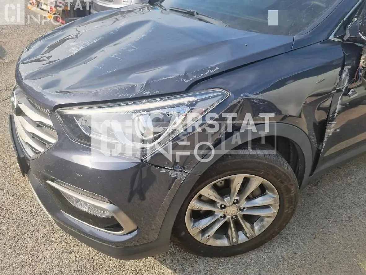 Photo 2 of 17: 2017 Hyundai Santa Fe, VIN KMHSW81UBJU831174 — Korean insurance auction