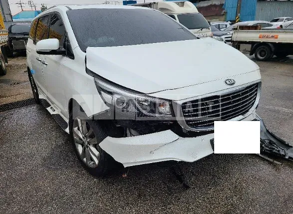 Photo 2 of 20: 2018 Kia Carnival, VIN KNAMB81ABJS382617 — Korean insurance auction