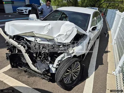 Photo 1 of 22: 2017 Hyundai Genesis EQ900, VIN KMHG241DDHU024766 — Korean insurance auction