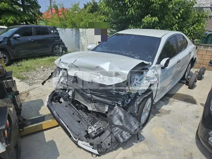 Photo 2 of 4: 2021 Toyota Camry Hybrid LE — Korean insurance auction