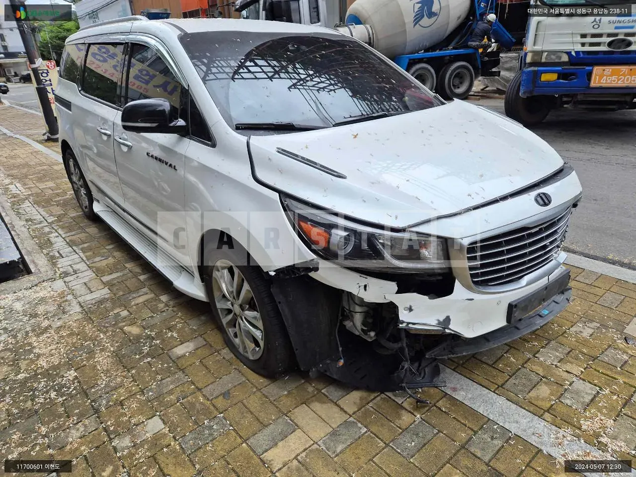 Photo 2 of 26: 2017 Kia Carnival, VIN KNAMD81ABJS357748 — Korean insurance auction
