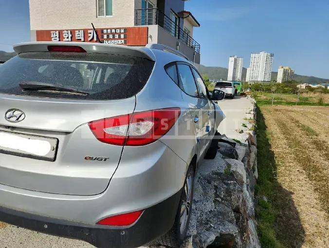 Photo 2 of 6: 2015 Hyundai Tucson, VIN KMHJU81VBFU930166 — Korean insurance auction