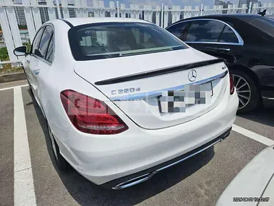 Photo 1 of 17: 2017 Mercedes-Benz C220 d 4Matic — Korean insurance auction