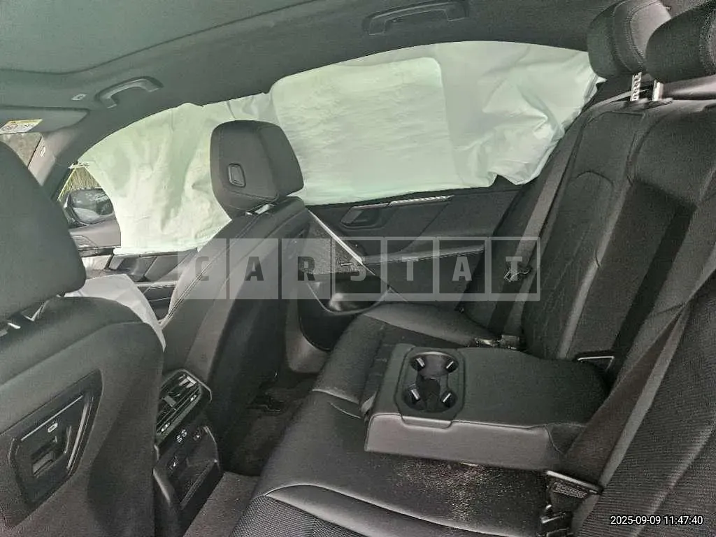 Photo 2 of 21: 2024 BMW 520i — Korean insurance auction