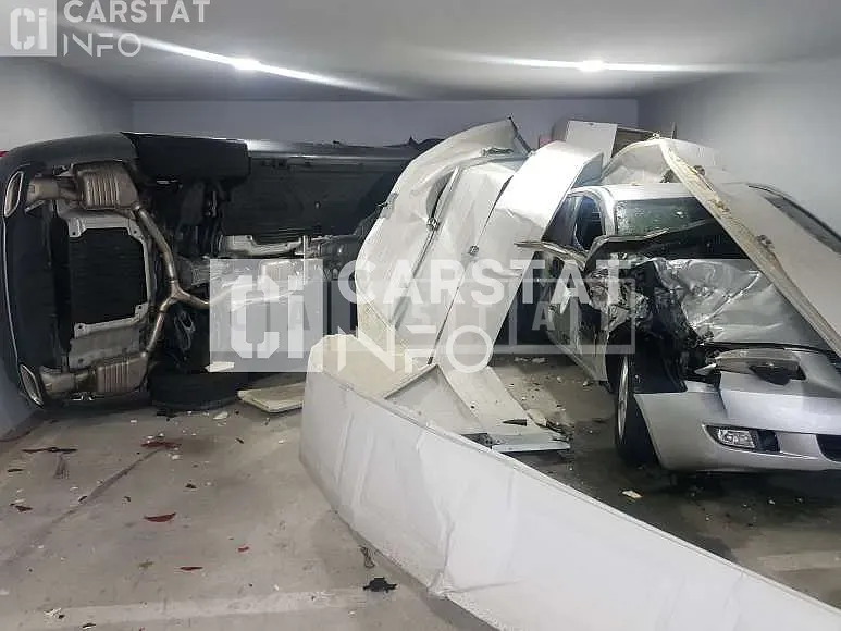 Photo 2 of 15: 2018 Mercedes-Benz E 200, VIN WDDZF4CB0JA425116 — Korean insurance auction