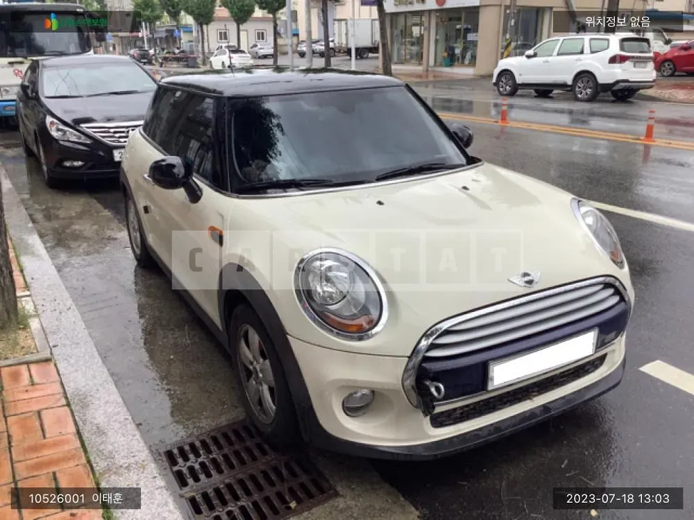 Photo 2 of 4: 2015 MINI Cooper D, VIN WMWXN3101FT957192 — Korean insurance auction