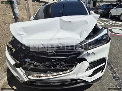 Photo 1 of 8: 2017 Hyundai Tucson, VIN KMHJ281ABJU507574 — Korean insurance auction