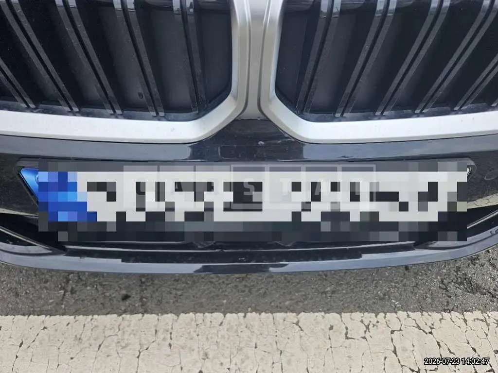 Photo 2 of 19: 2023 BMW 320i — Korean insurance auction