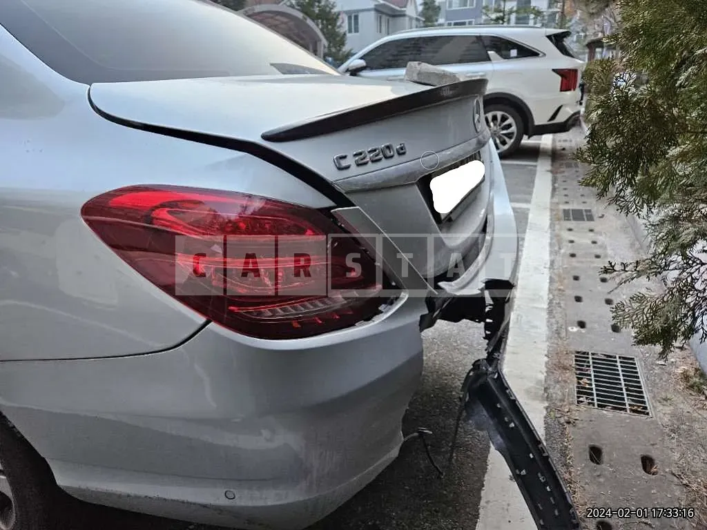 Photo 2 of 19: 2018 Mercedes-Benz C220d 4Matic, VIN WDDWF0FB7JR386260 — Korean insurance auction