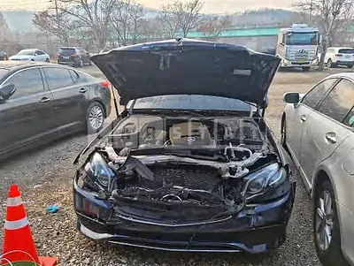 Photo 1 of 20: 2020 Mercedes-Benz E 300, VIN W1KZF4JB5LA764749 — Korean insurance auction