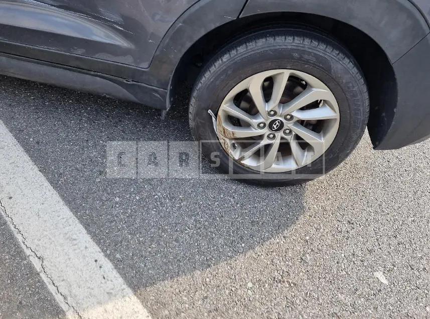 Photo 2 of 7: 2016 Hyundai Tucson, VIN KMHJ381ABGU004627 — Korean insurance auction